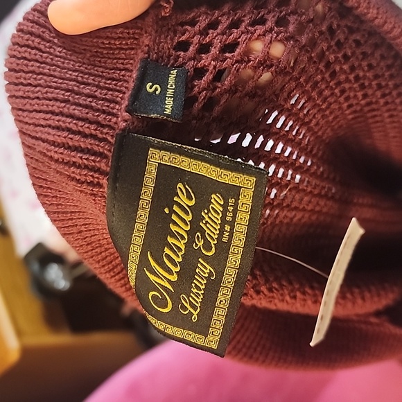 Massive luxury brand sweater NWT - Picture 5 of 5